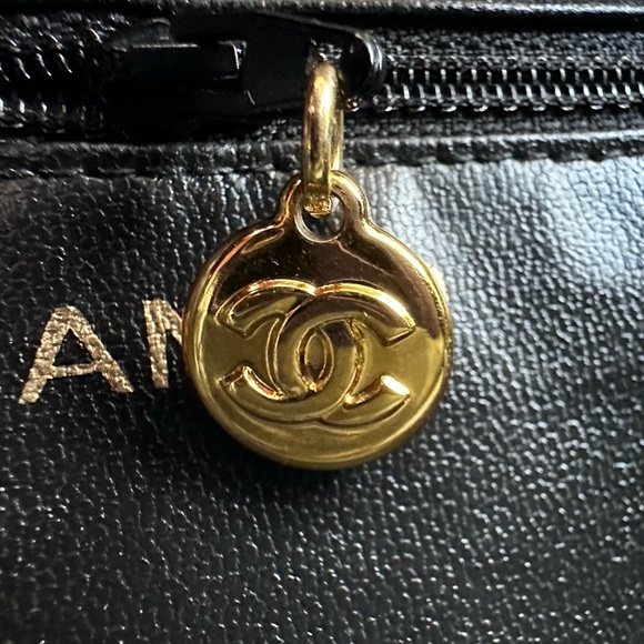 🖤Rare Chanel caviar, vintage vanity, cosmetic, toiletry bag - Picture 10 of 16